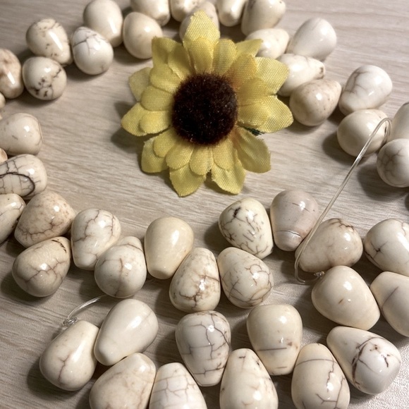 Howlite Strand - Picture 3 of 5